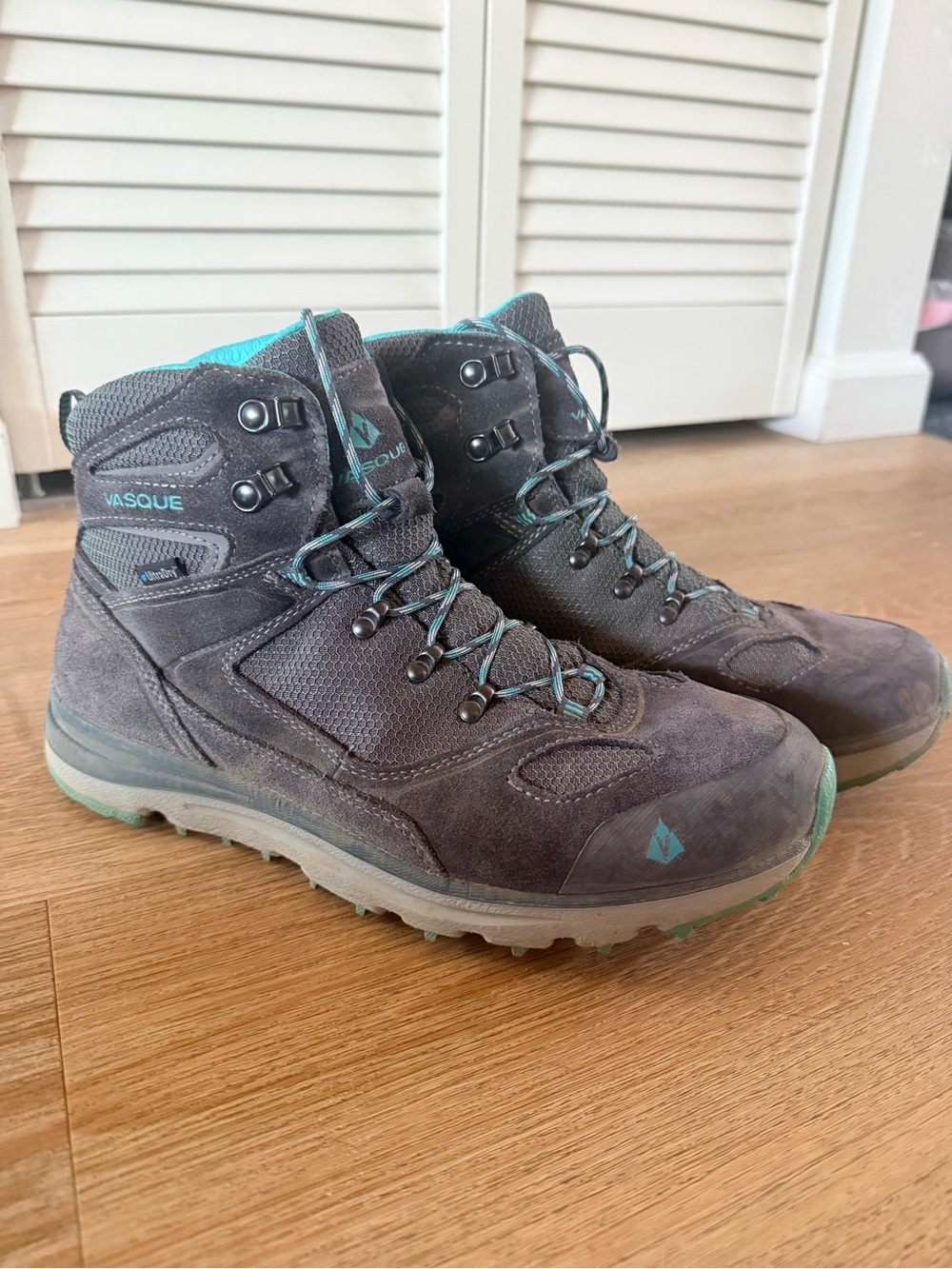 Vasque Women's Gray Suede Hiking Boots with Teal Trim
